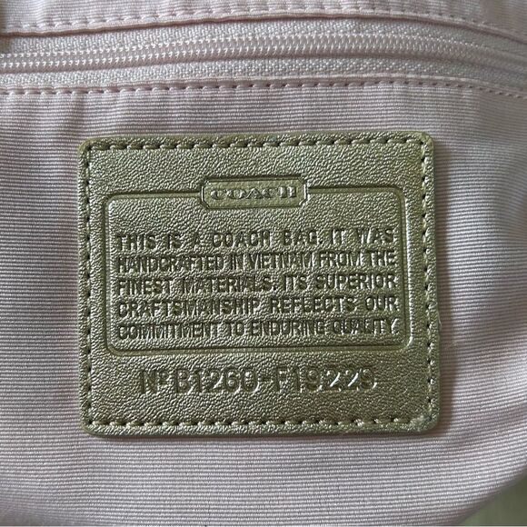 PREOWNEDββ¦ COACH Makeup Bag / Crossbody Bag - Picture 7 of 7